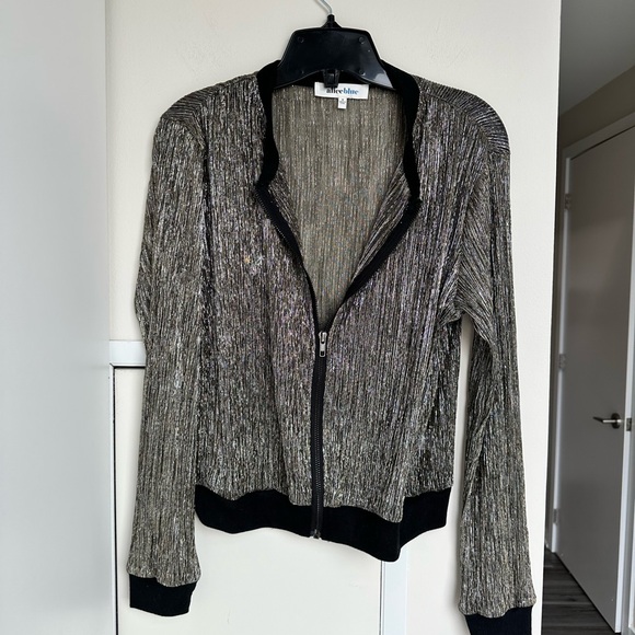 Alice Blue Metallic Gold Ribbed-Trim Top - Picture 2 of 8